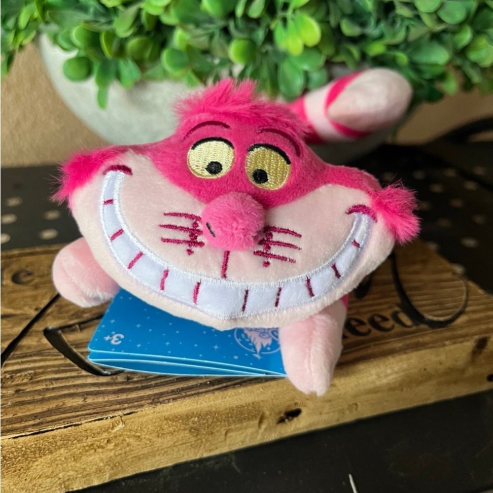 Disney Genuine Cheshire Cat Alice in the Wonderland Plush Shoulder Pal Magnetic